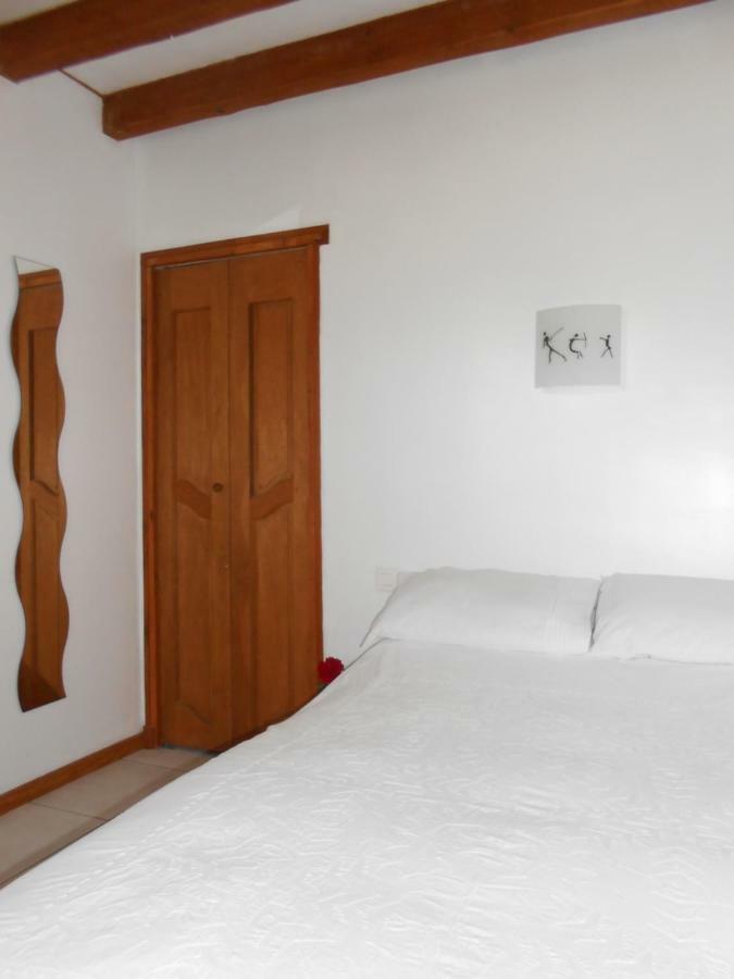 Chez Irene Bed & Breakfast Saint-Quentin-la-Tour ภายนอก รูปภาพ